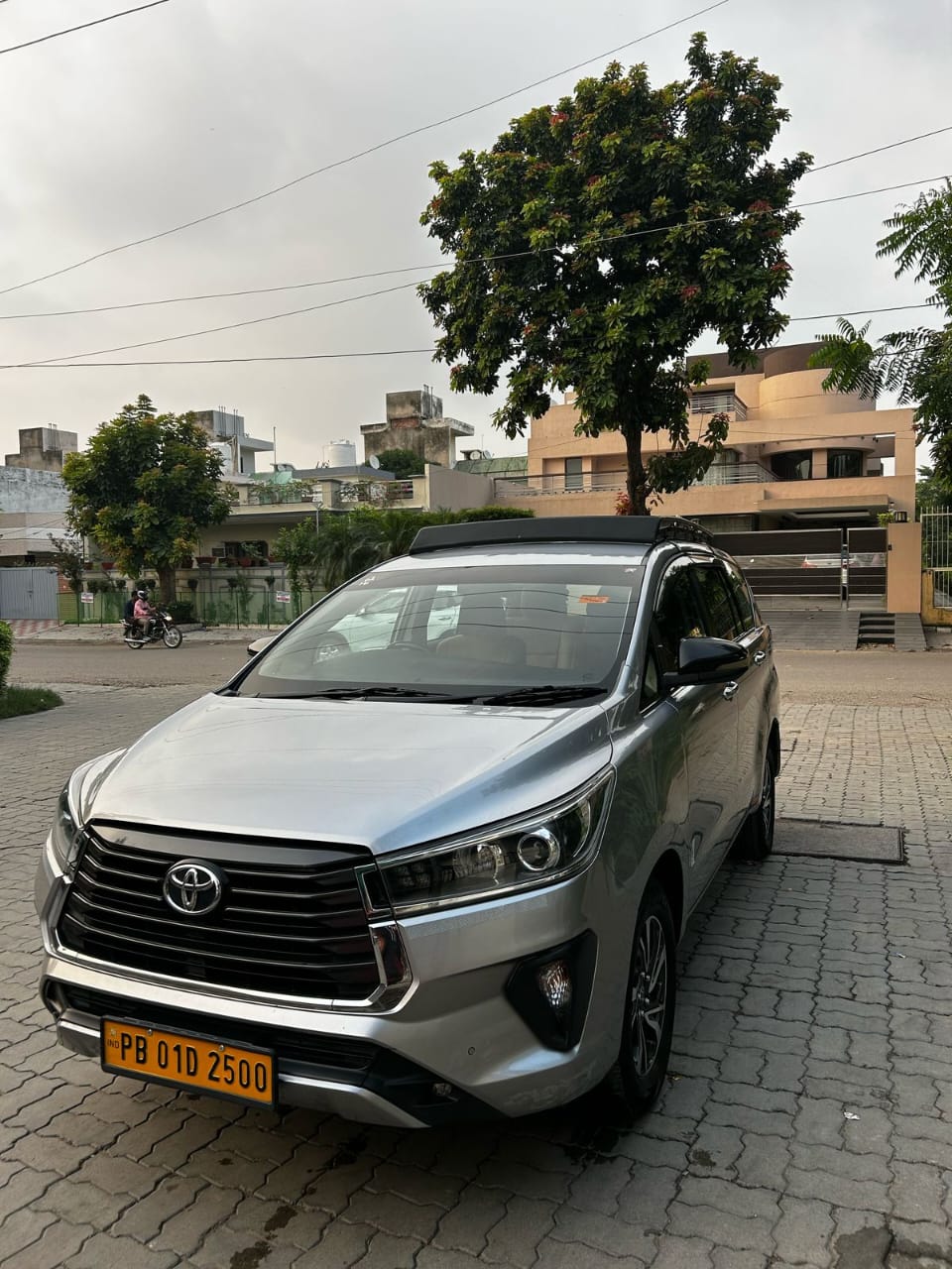 Innova Crysta - view 1