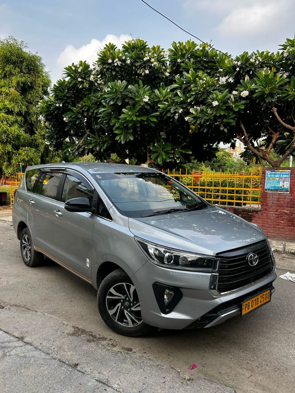Innova Crysta - view 2